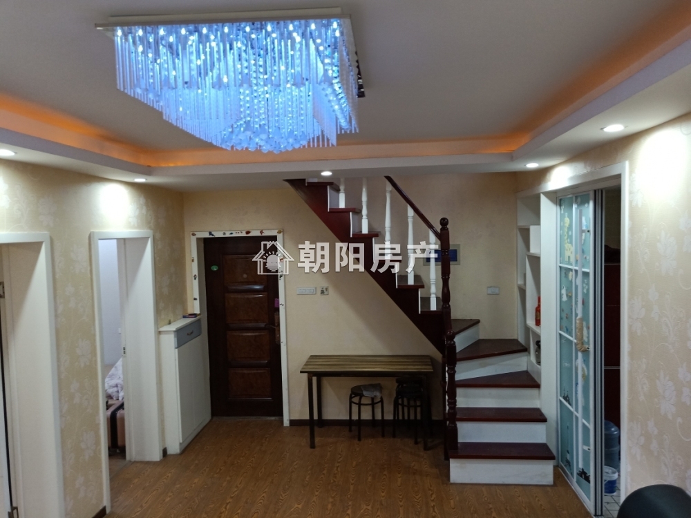龙兴园 126平 南向三居 采光好 1266元/平 交通便利