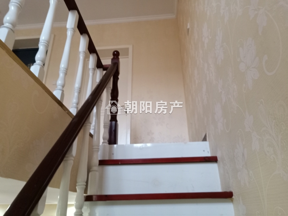 龙兴园 126平 南向三居 采光好 1266元/平 交通便利