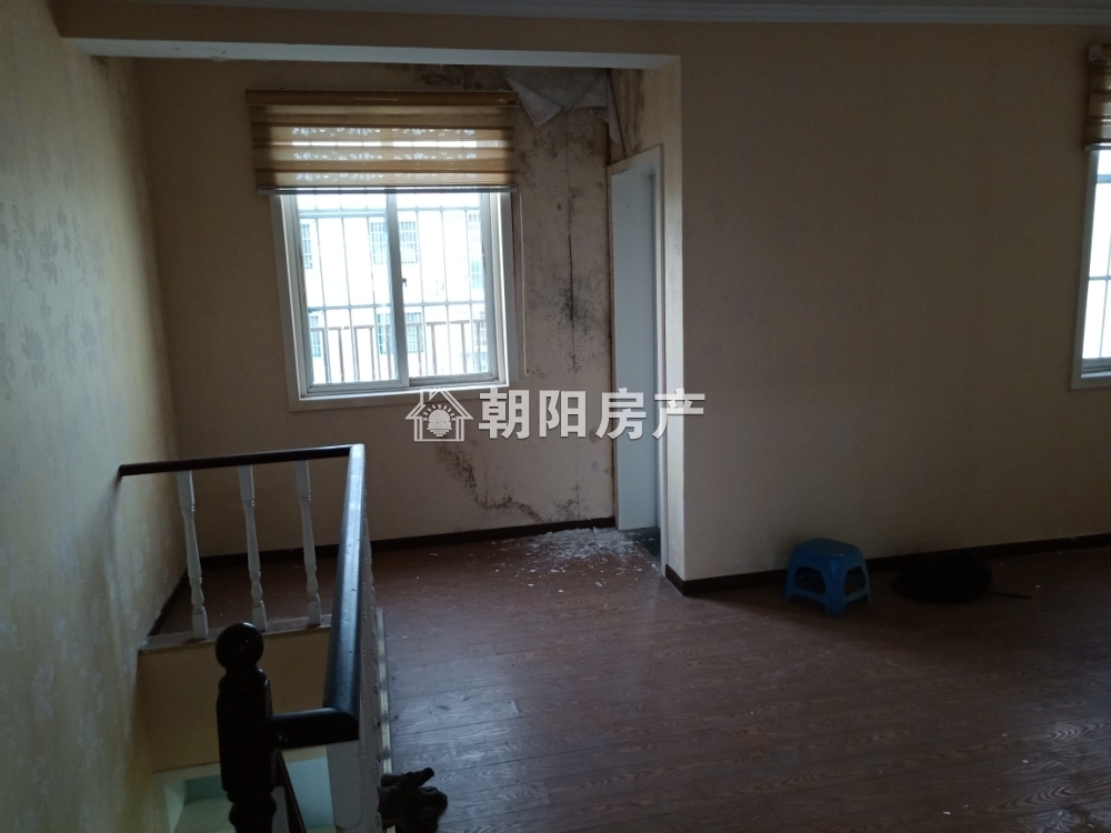 龙兴园 126平 南向三居 采光好 1266元/平 交通便利