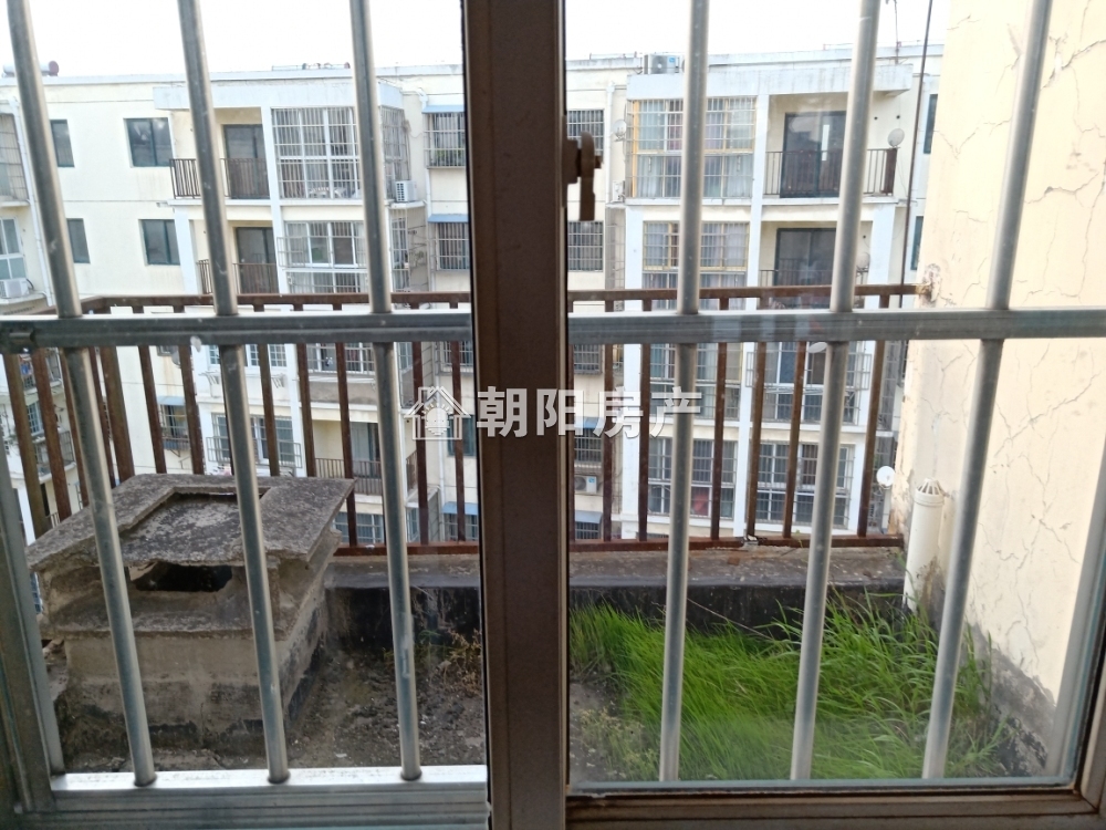 龙兴园 126平 南向三居 采光好 1266元/平 交通便利