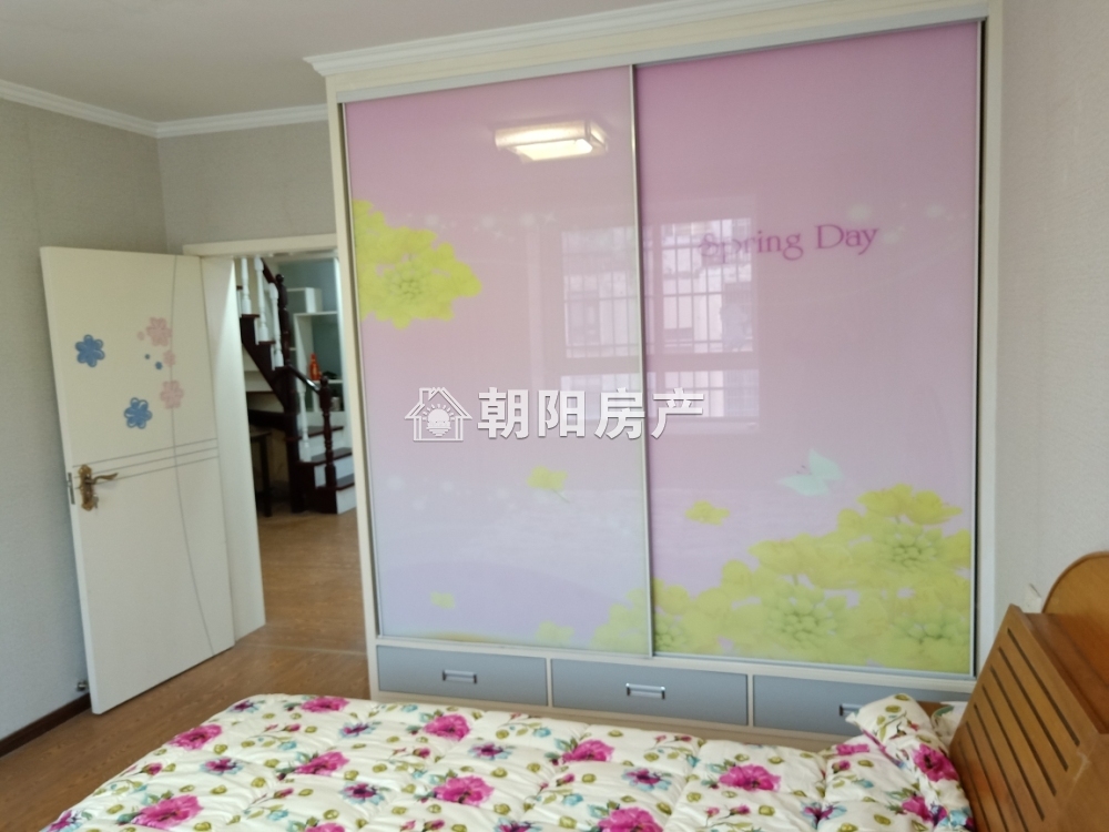 龙兴园 126平 南向三居 采光好 1266元/平 交通便利
