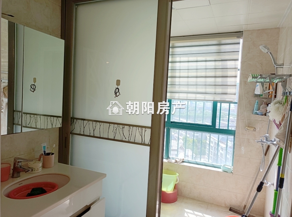 银鹭万树城 111平 南向三室二厅 豪装 满两年 学区房