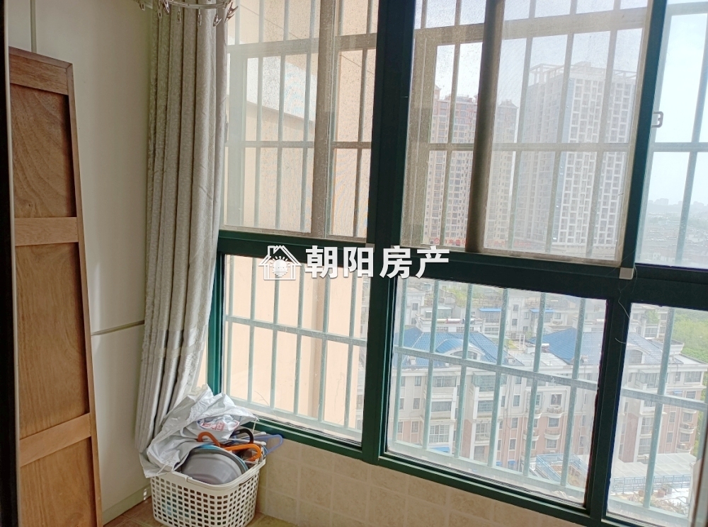 银鹭万树城 111平 南向三室二厅 豪装 满两年 学区房