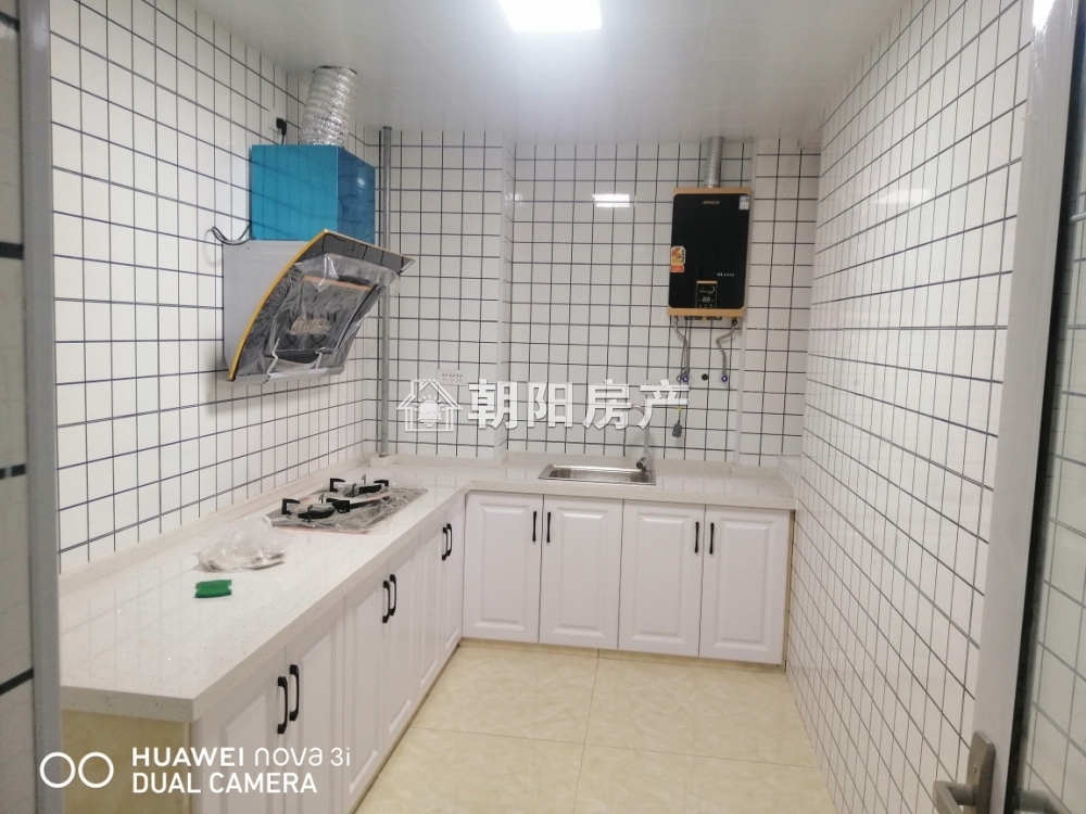 中央美域简装3室2厅出租