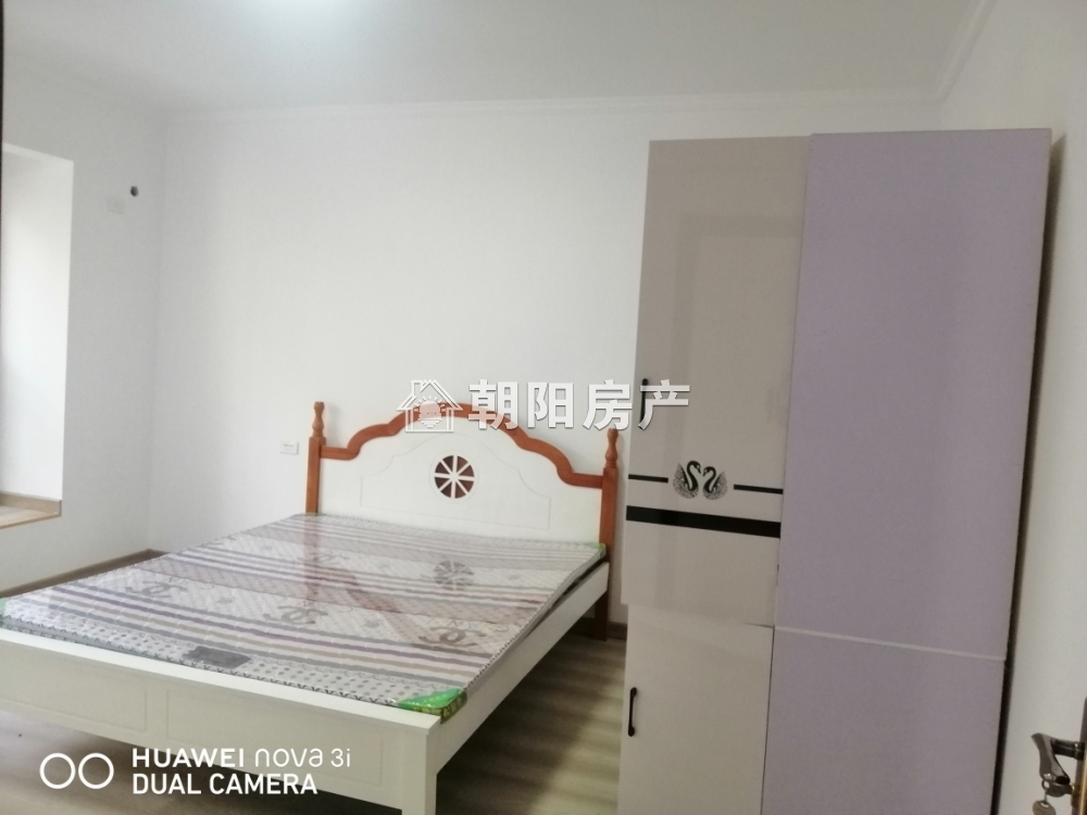 中央美域简装3室2厅出租
