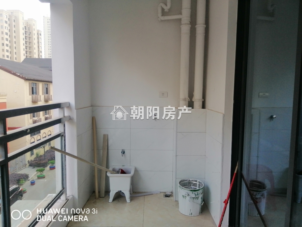 中央美域简装3室2厅出租