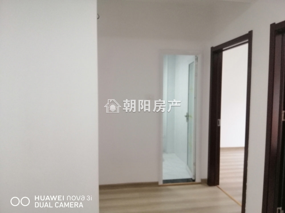 中央美域简装3室2厅出租