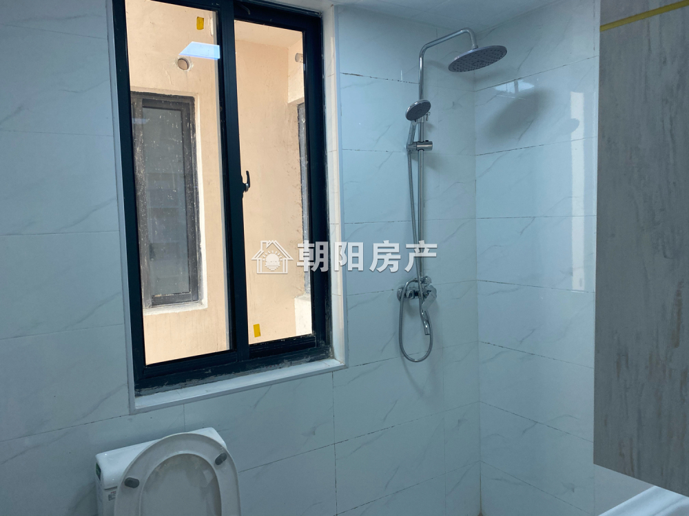 中央美域3室2厅毛坯出租