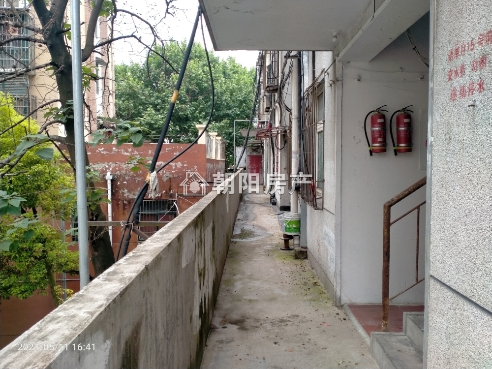 福乐街 74平 东向两室 满两年 交通便利
