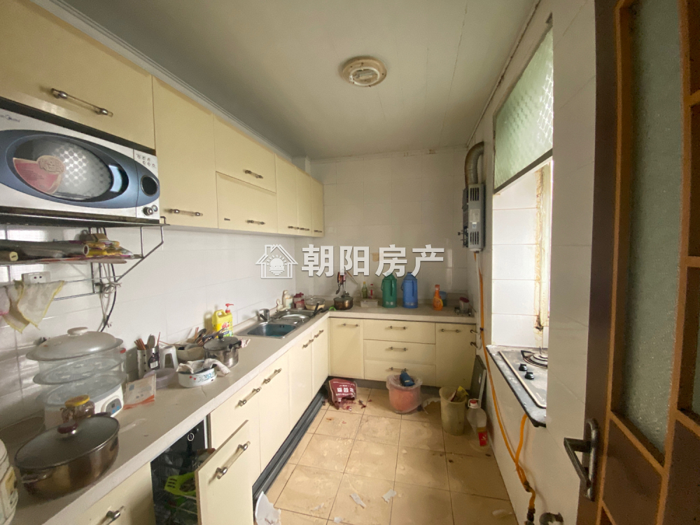 东苑新村 138平 南向三室 免税 2319元/平