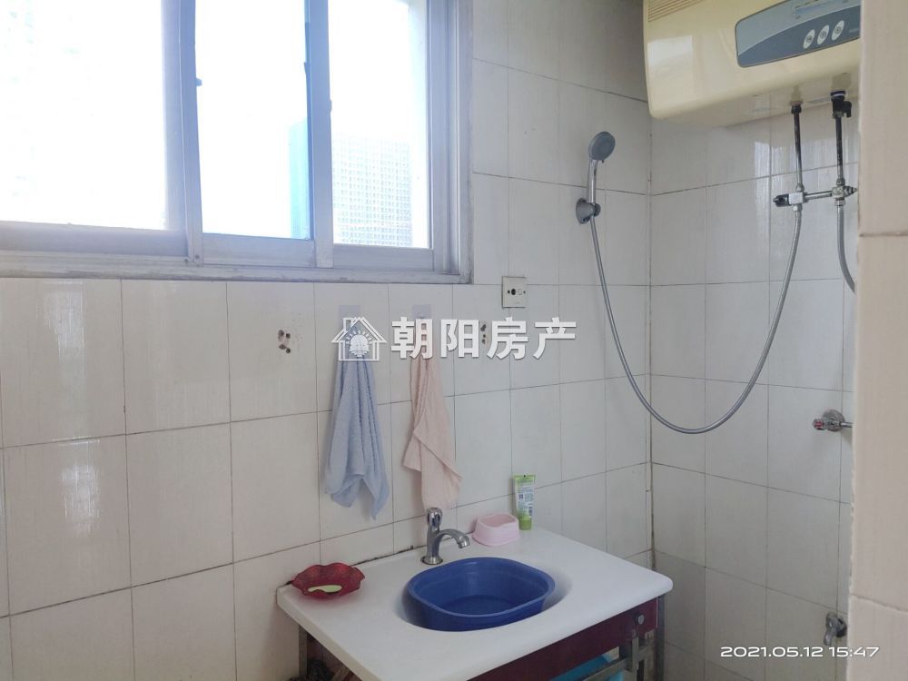 龙湖小区 89平 南向三室 学区房 满两年 交通便利
