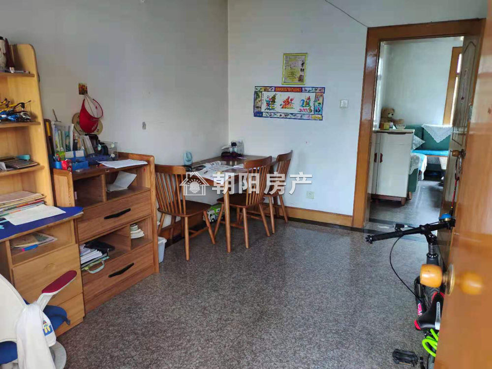交警新村 85平 南向三室 单价2705元 交通便利