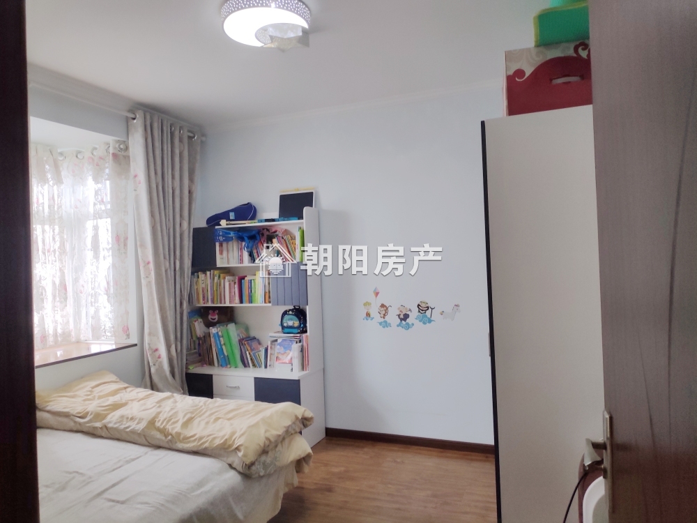龙泉御景 117平 精装南向三室 交通便利 采光好