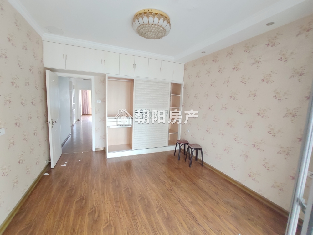 东方名珠 100平 南向精装两室 学区房 交通便利 采光好