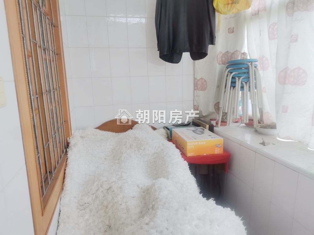 龙眼村 67平 南向两室一厅 满两年 交通便利 随时看房