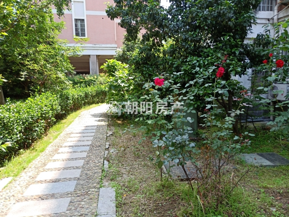 银鹭万树城 128平 南向精装三室 满两年 交通便利