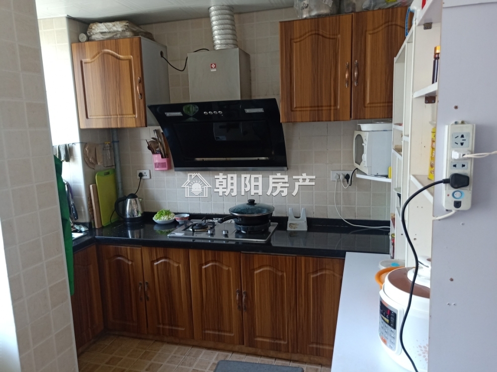 金湾香都 101平 南向精装三居 满两年 配套齐全