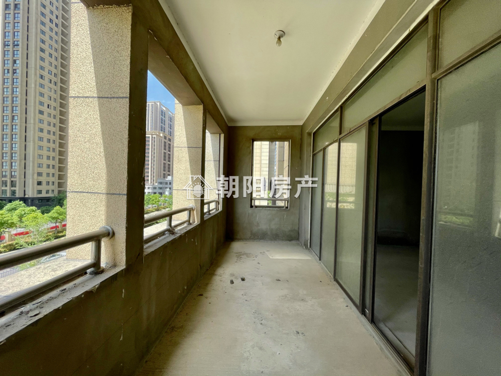 金融世家 276平 南向四室双卫 毛坯房 环境好