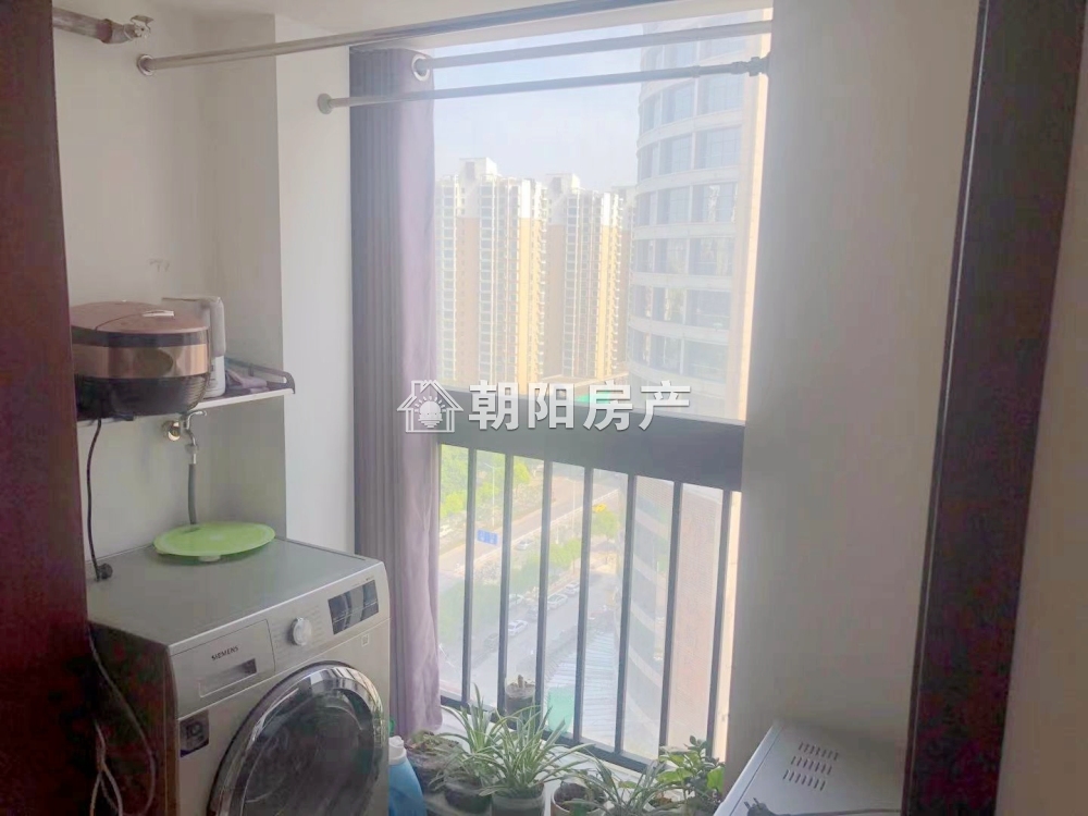 中环158 59平 朝南精装一居 满两年 交通便利