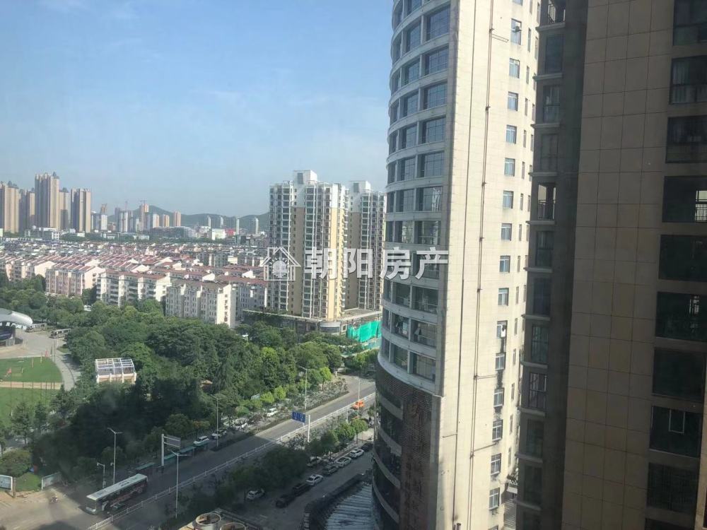 中环158 59平 朝南精装一居 满两年 交通便利