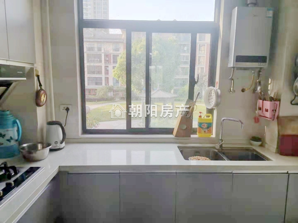 西湖春天 124平 南向精装三室 5689元/平 配套齐全