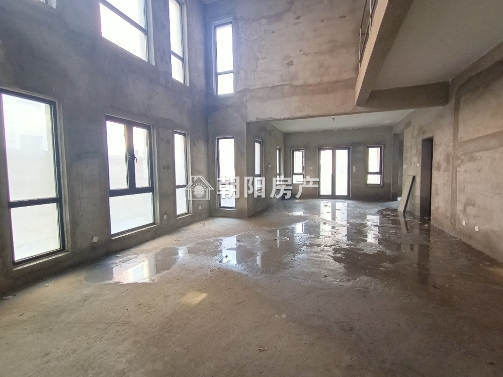 嶺秀山南 641平 8室5厅5卫 毛坯别墅 单价4679元/平 学区房 交通便利