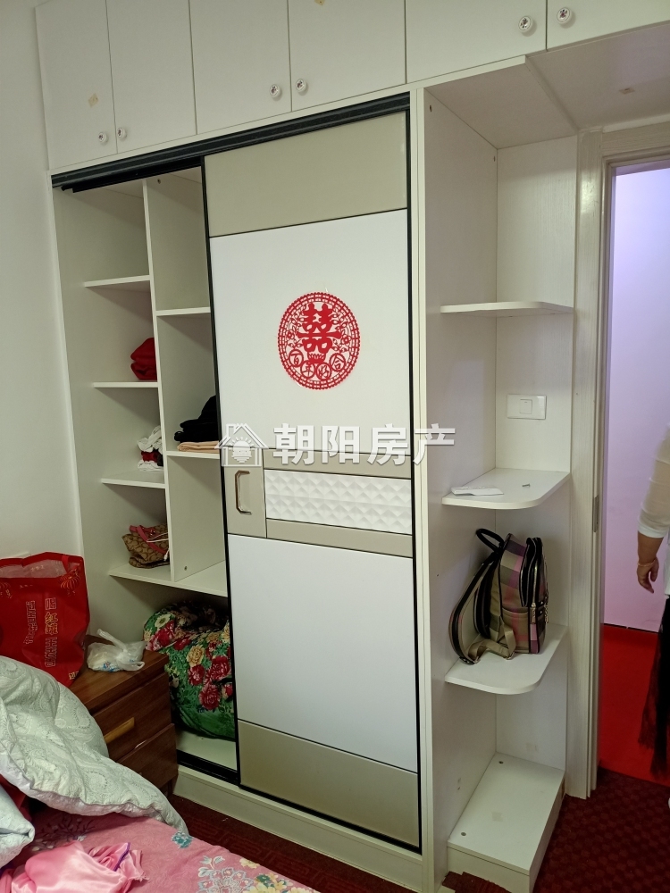 西城公馆 110平 南向大三居 满两年 采光好 普装