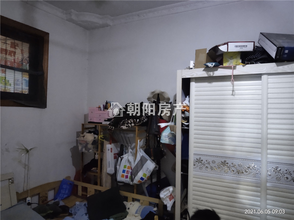 二汽新村 68平 南向三室一卫 交通便利 采光好