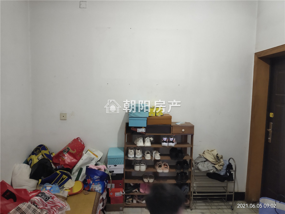 二汽新村 68平 南向三室一卫 交通便利 采光好