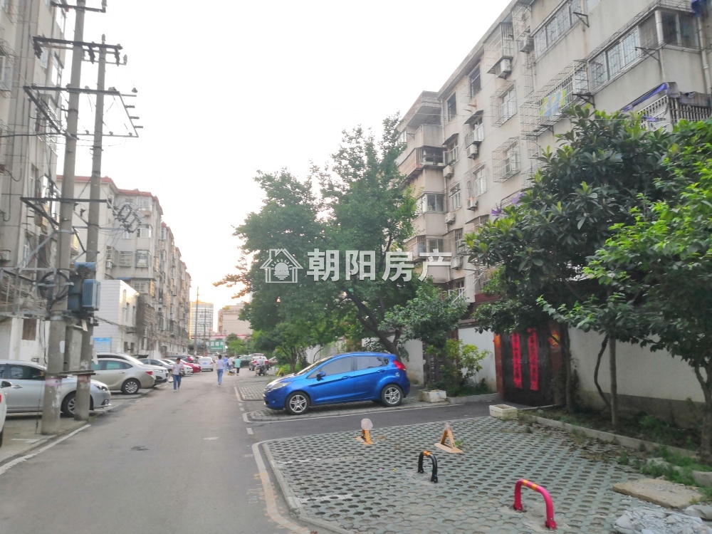 华声苑 94平 南向三室 满两年 单价3830元 简装