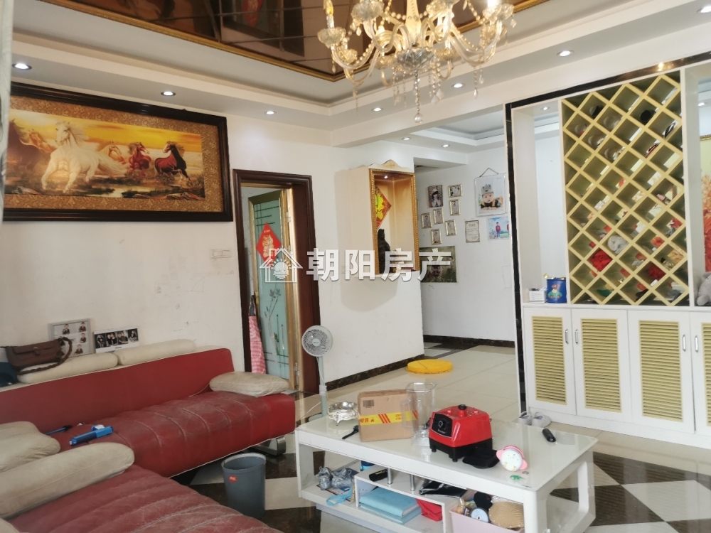 财富广场 134平 南向精装三室 满两年 交通便利 学区房