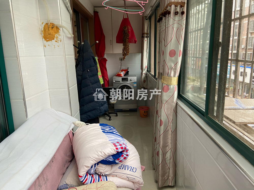 国庆花园 82平 精装南向两居 满两年 采光好