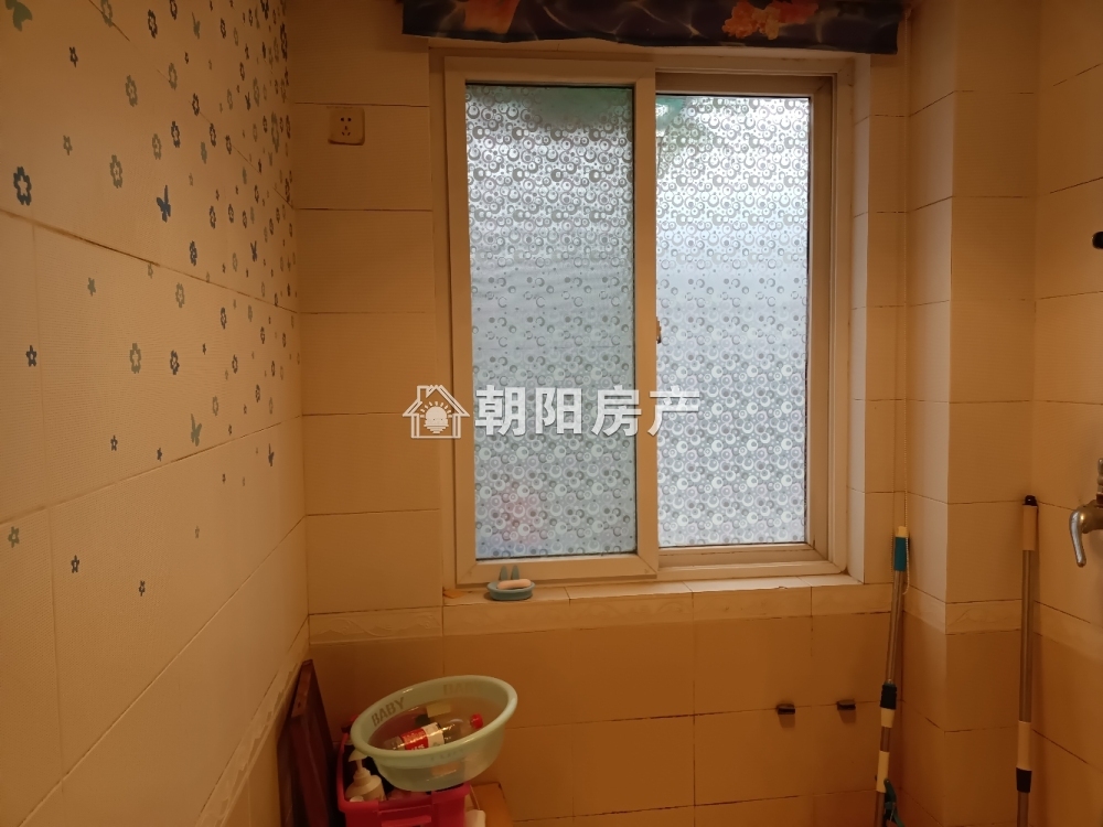 上湖新村3室2厅137.5平  有证 保持好..