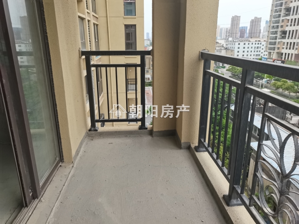世茂公园城一期 82平 南向两室 采光好 毛坯