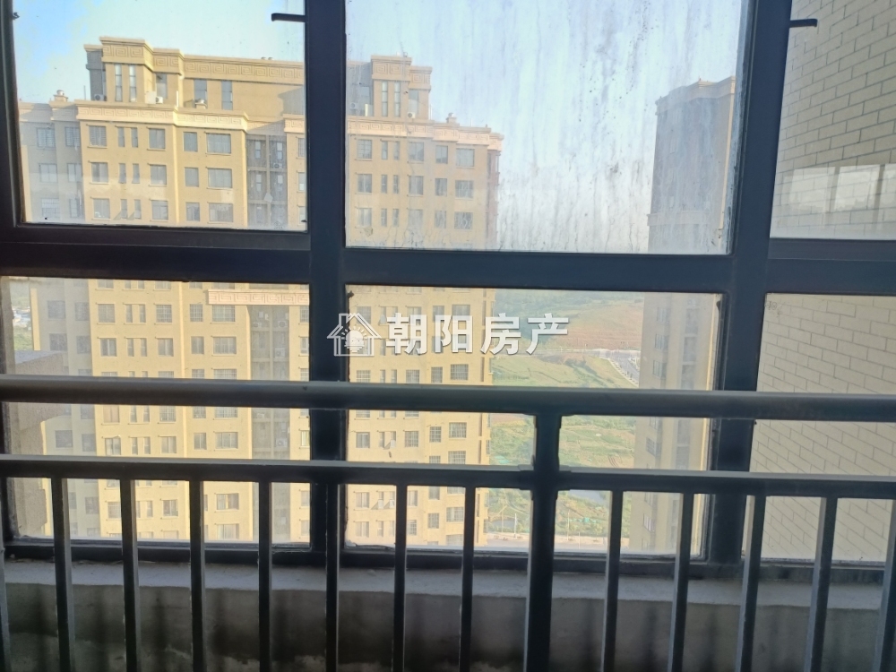 钻石星座 126平 南向三室两卫 毛坯高楼层 交通便利学区房