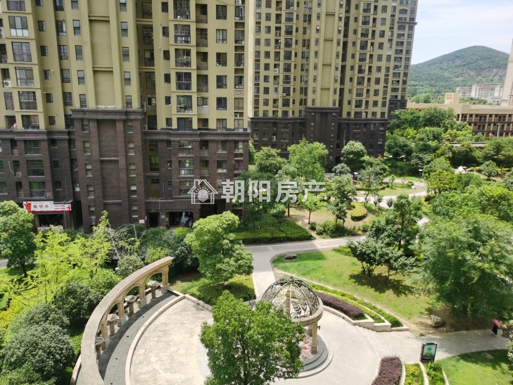 绿茵里 118平 南向三室二厅 满两年 学区房 交通便利