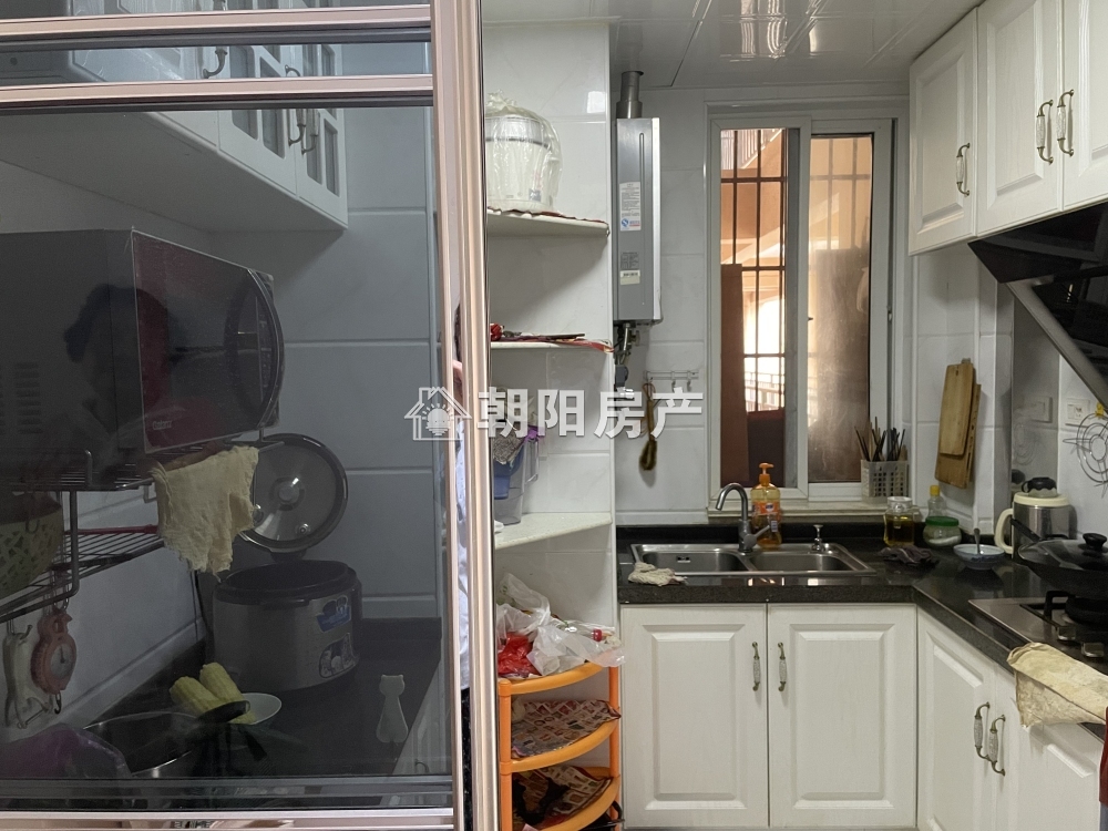 龙湖中心 80平 南向精装两居 满两年 交通便利 随时看房