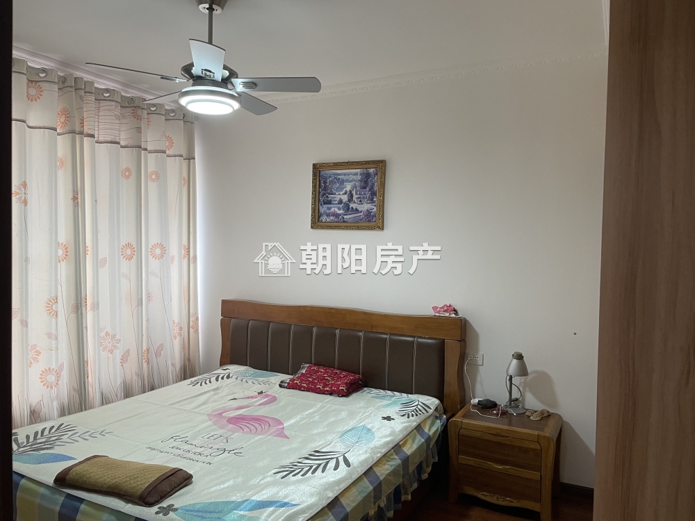 龙湖中心 80平 南向精装两居 满两年 交通便利 随时看房