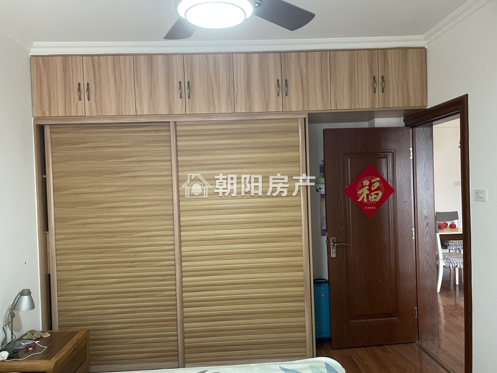 龙湖中心 80平 南向精装两居 满两年 交通便利 随时看房