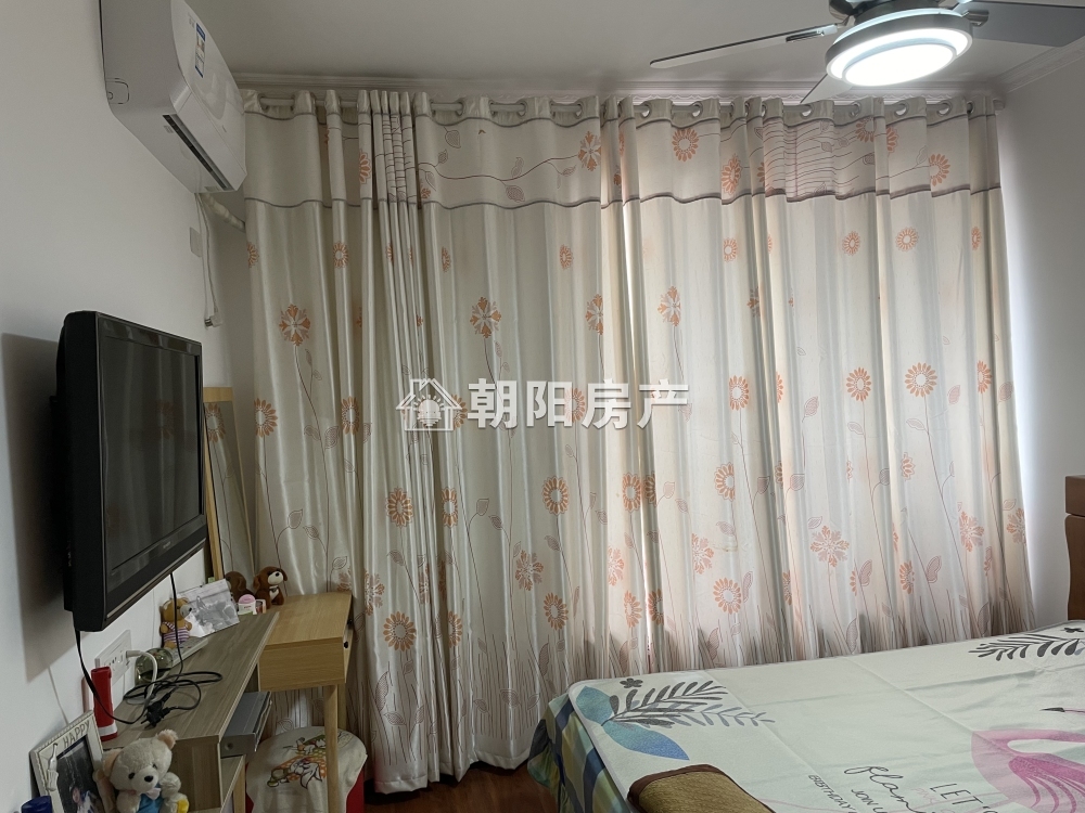 龙湖中心 80平 南向精装两居 满两年 交通便利 随时看房