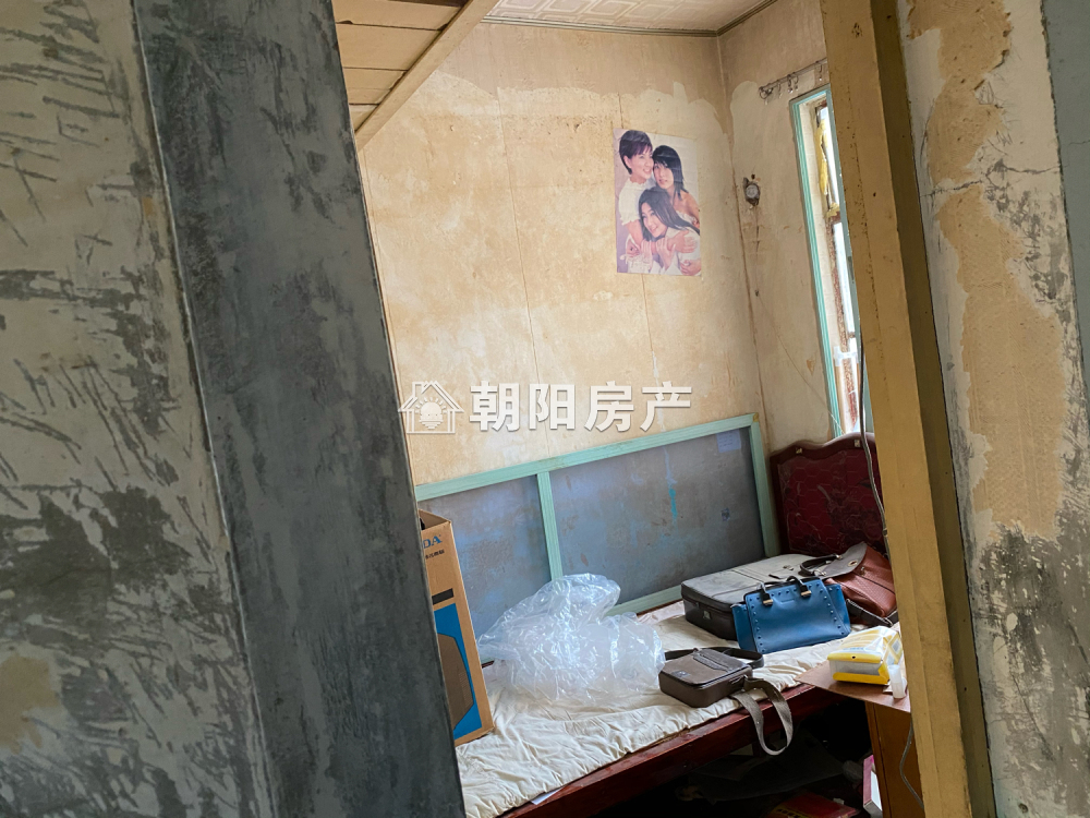 粮食局大院 65平 南向三室 满两年 采光好随时看房