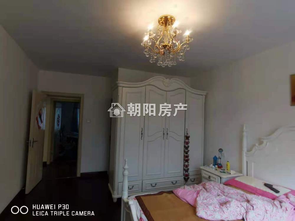 东苑小区东区 134平 精装三室朝南 满两年 交通便利