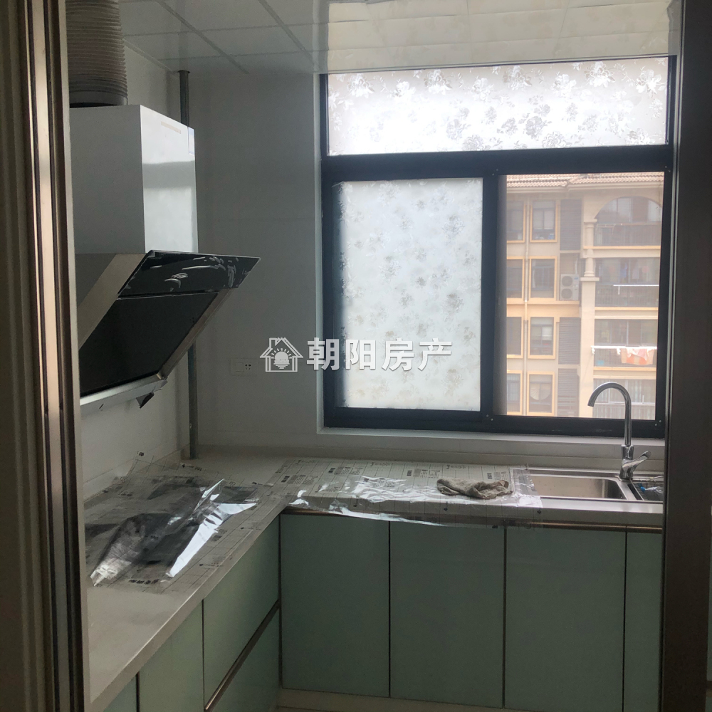 春雨梧桐 120平 南向精装三室 学区房 满两年