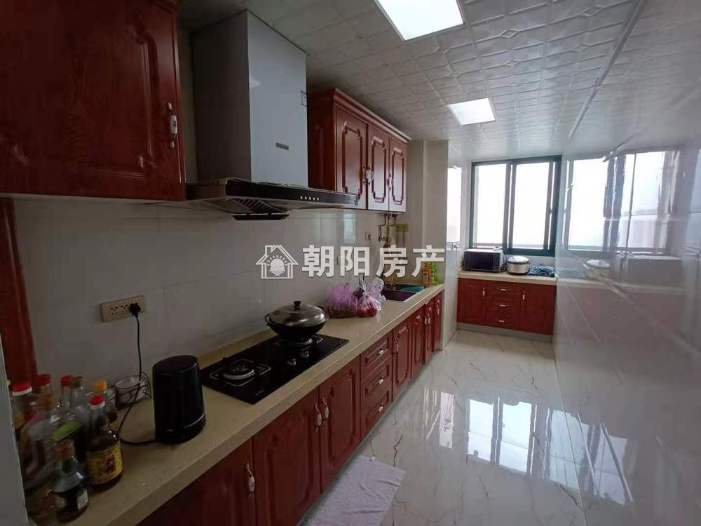 东方丽景 118平 南向精装三室 满两年 交通便利