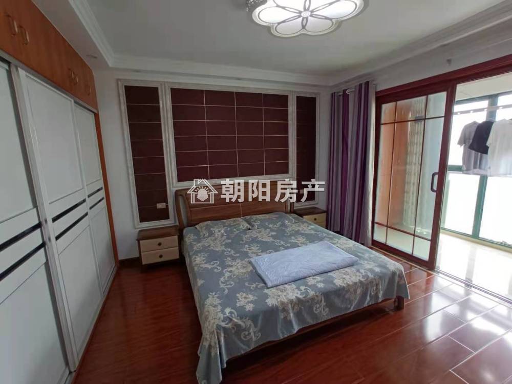东方丽景 118平 南向精装三室 满两年 交通便利