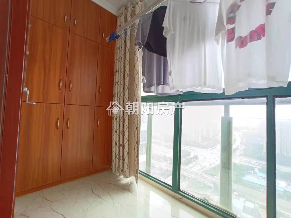 东方丽景 118平 南向精装三室 满两年 交通便利