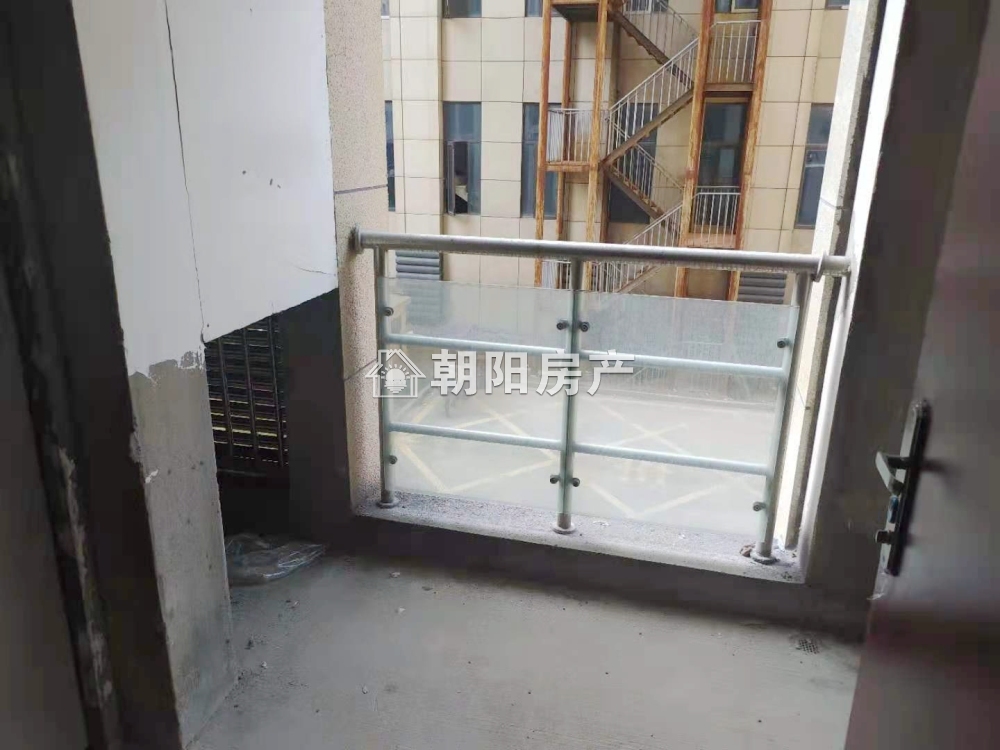 金融世家 142平 南向大三居 毛坯 学区房 交通便利
