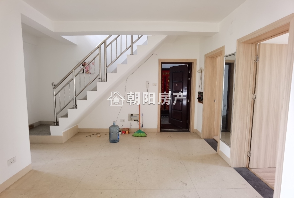 龙兴园 112平 南向精装三室 满两年 交通便利