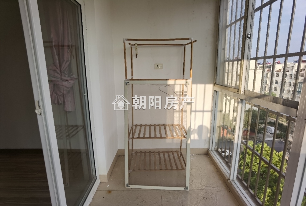 龙兴园 112平 南向精装三室 满两年 交通便利