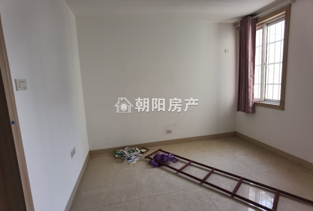 龙兴园 112平 南向精装三室 满两年 交通便利